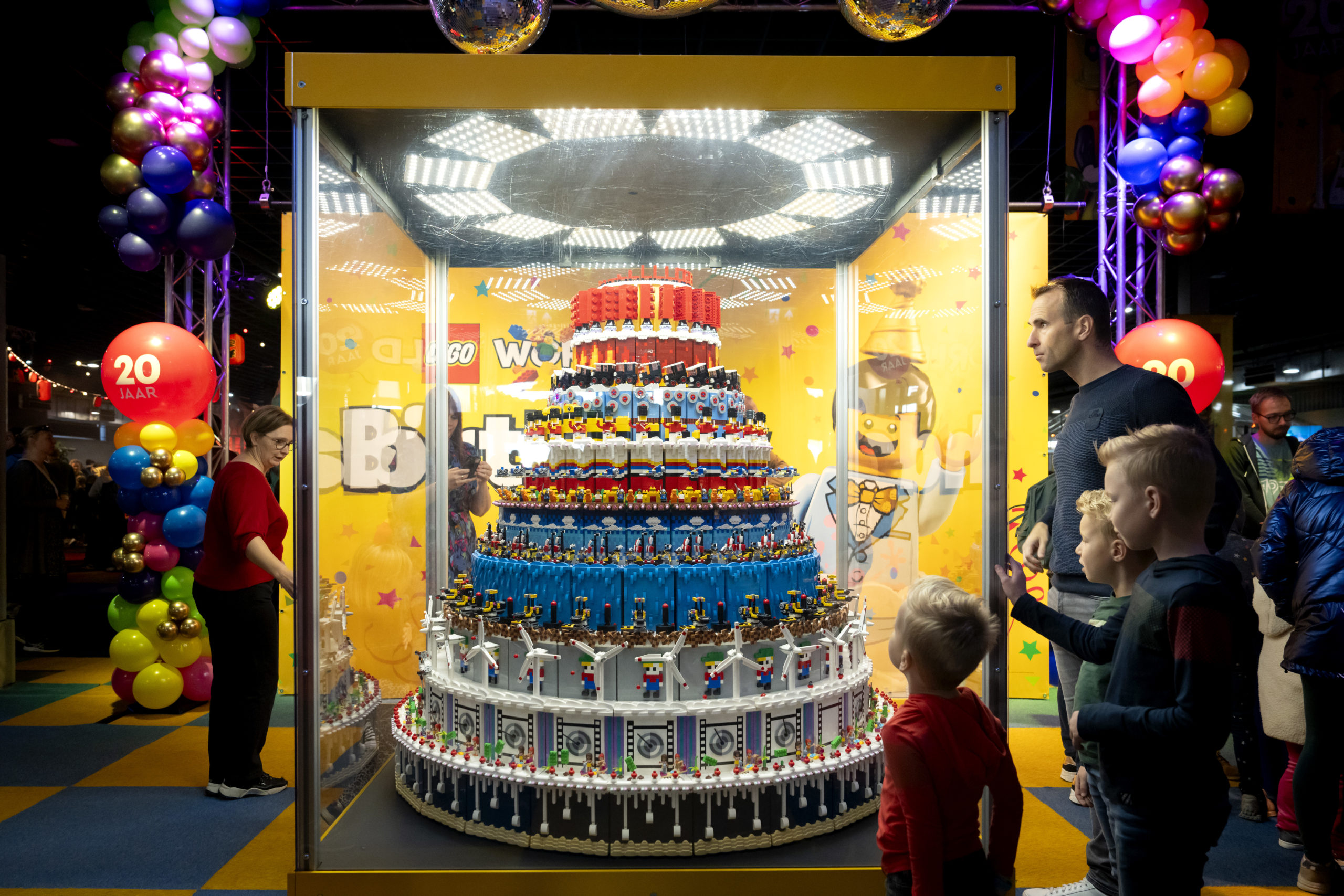 UTRECHT - Lego World in de Jaarbeurs. Zeven dagen lang kan jong en oud zich uitleven met het bouwspeelgoed. ANP SANDER KONING